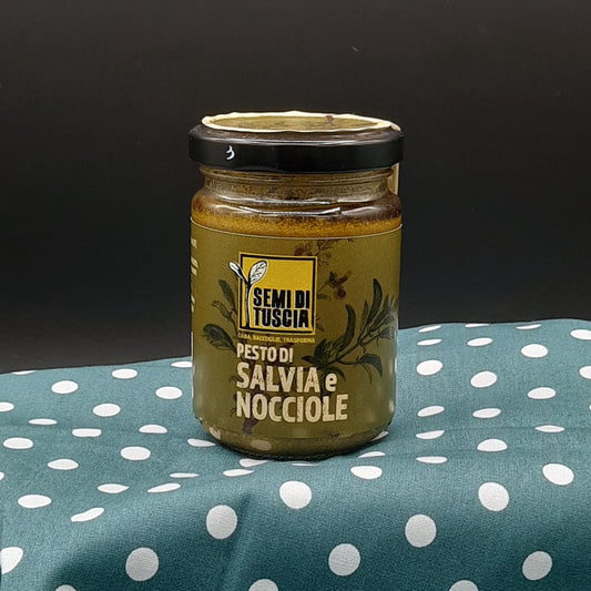 Pesto di salvia e nocciole